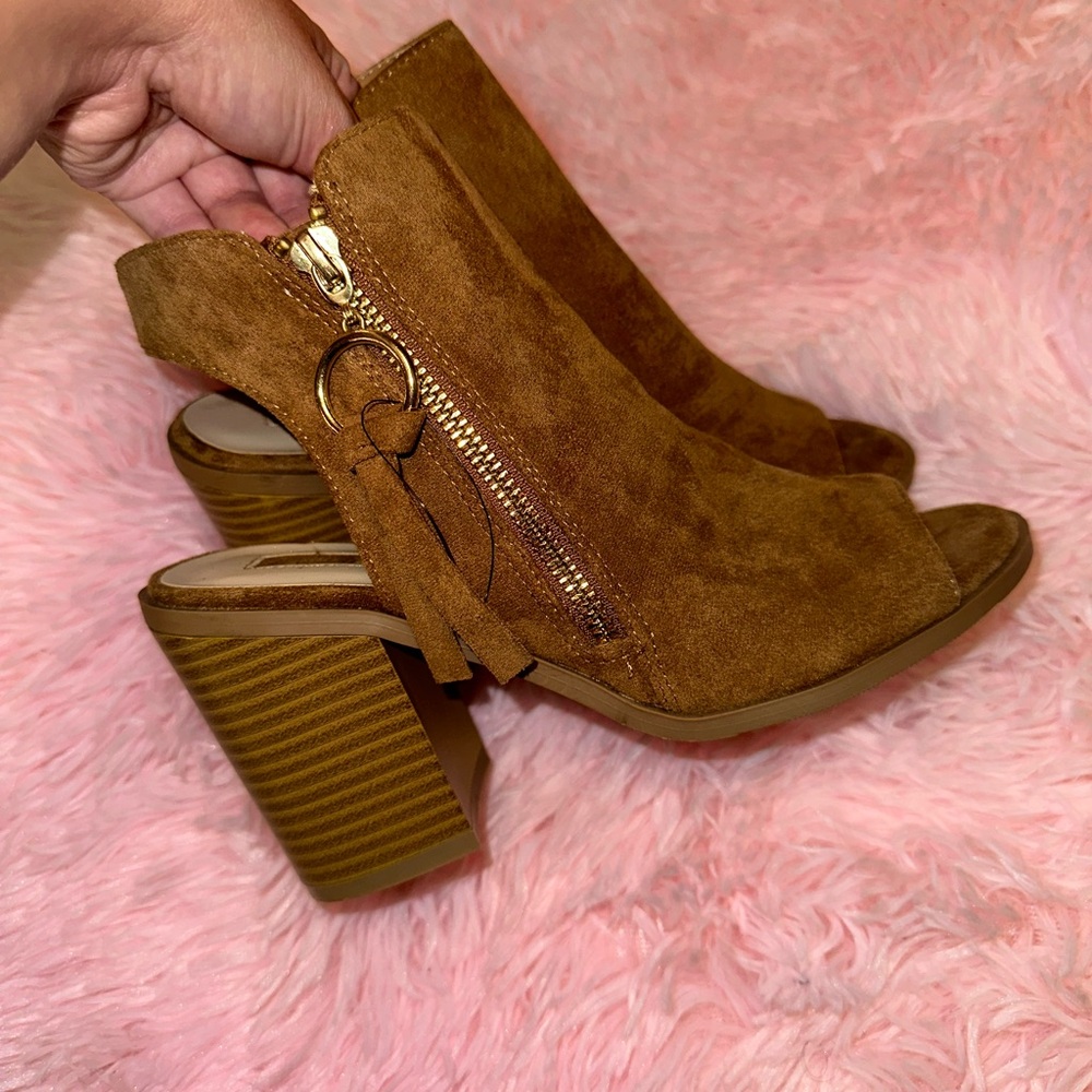 tan heels